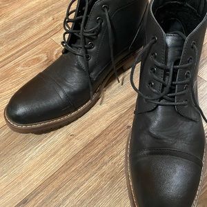 Black Mens boots. Perry Ellis, size 10.5